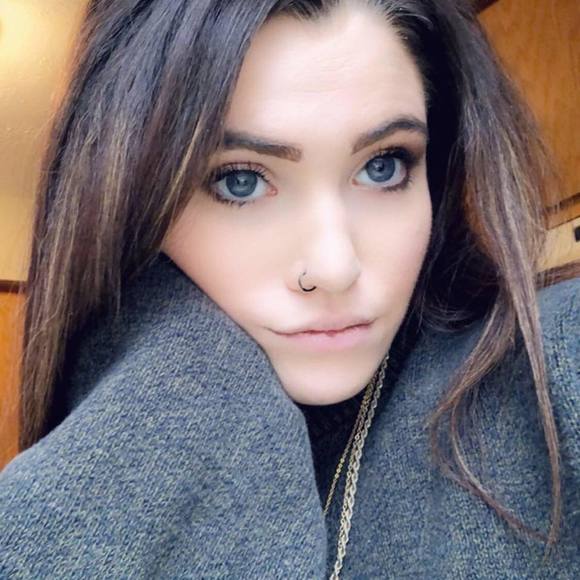 Meet your Posher, Rebecca - Picture 1 of 1